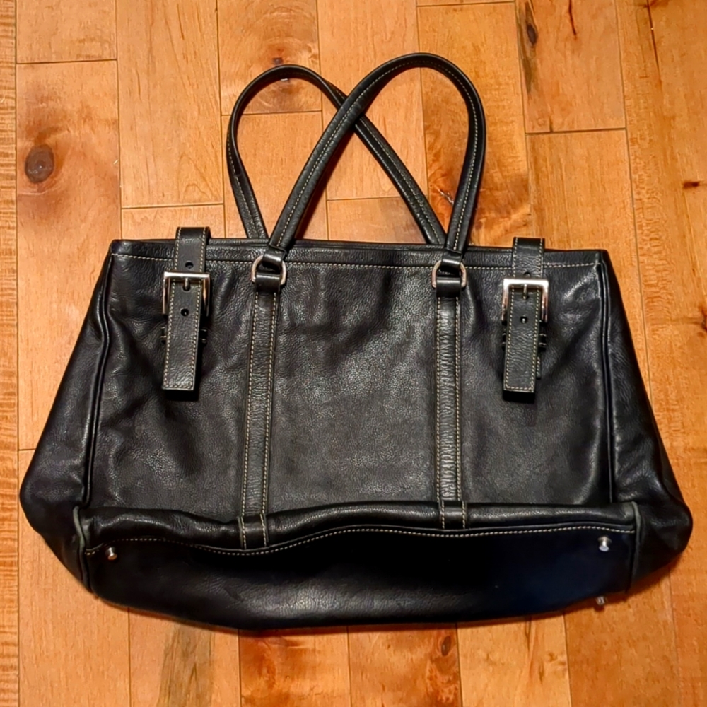 Prada bag. 💯 Authentic. Vintage